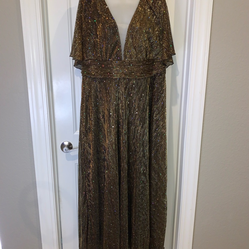 FlyCurvy Elegant Gold Evening Dress NWT